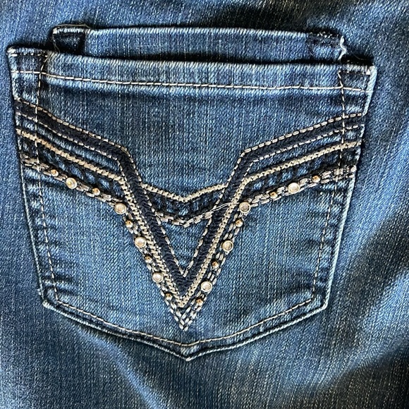 Super cute pair of vigold skinny jeans. Size 7 - Picture 6 of 10